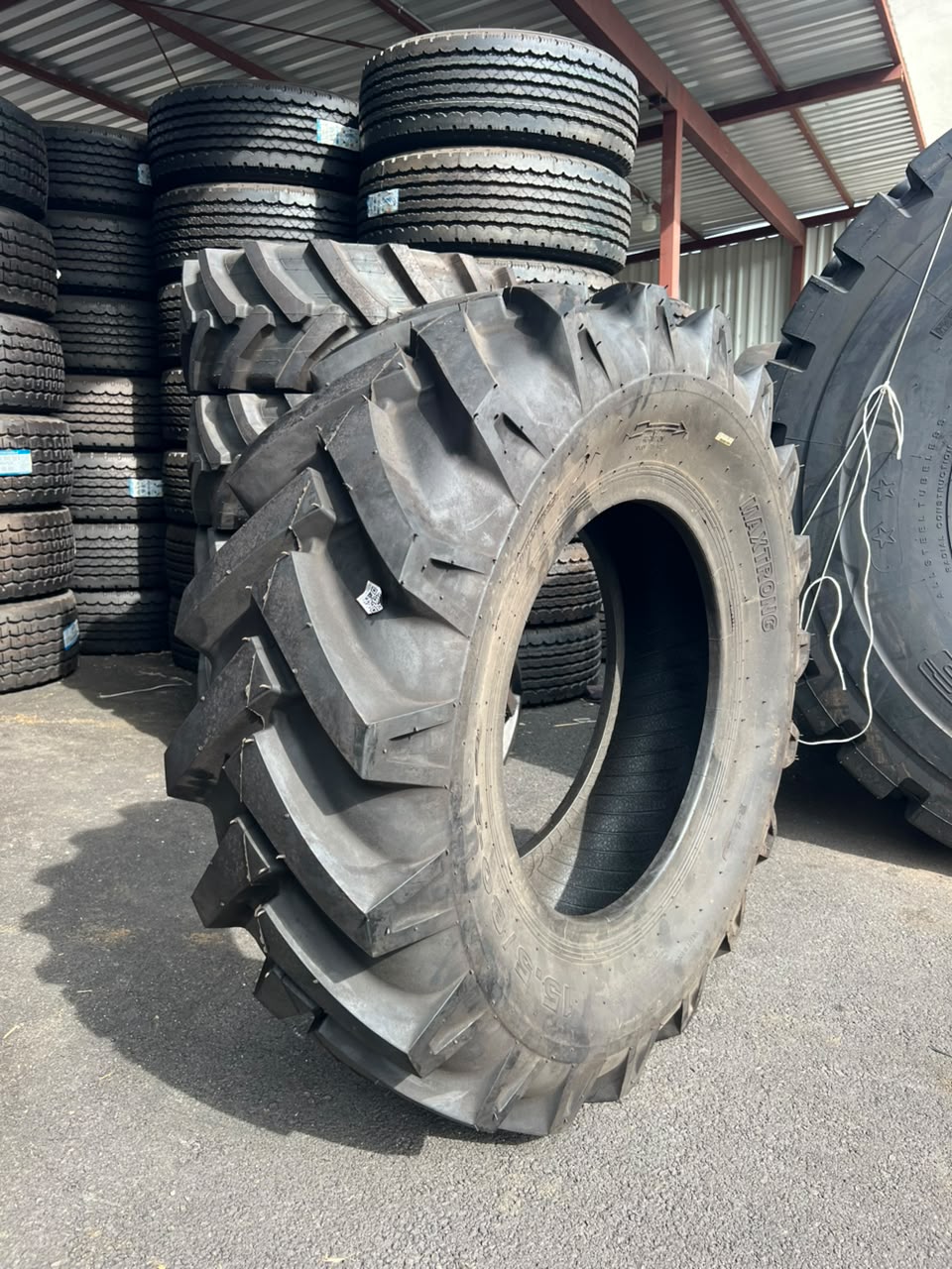 15.5/80-24 MAXTRONG R4 12PR (145/A8)