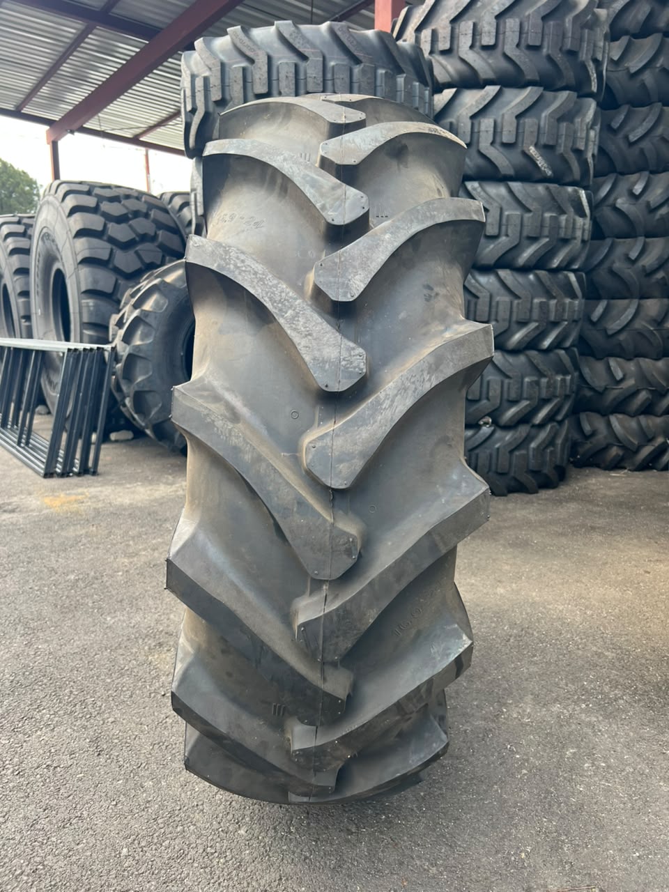 16.9-24 MAXTRONG R1 12PR (134/A8)TT
